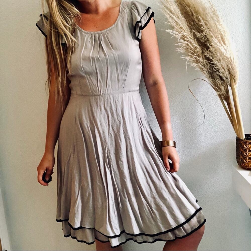 ANTHROPOLOGIE LIL Grey Black Tiered Ruffle Pleated Midi Fit N Flare Dress 10